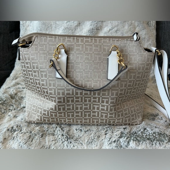 Beautiful NWOT Tommy - Picture 2 of 3